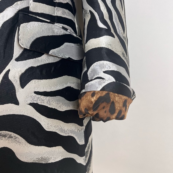 DOLCE & GABBANA
zebra-print lamé jacquard blazer - Picture 6 of 9